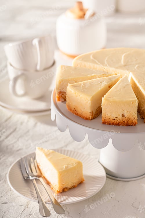 Preview: Tasty New york cheesecake made with vanilla and cheese.