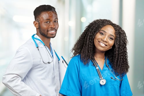 Preview: Healthcare professionals stand together in a modern medical facility with 5G internet connection