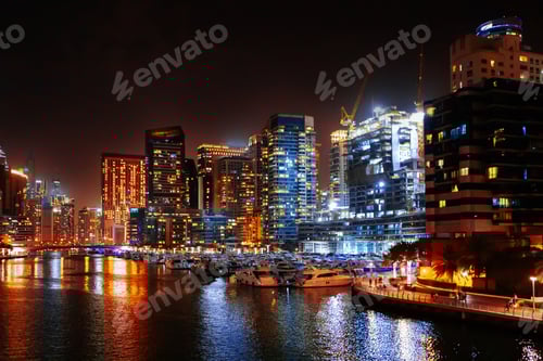 Preview: Stunning view of Dubai Marina at night
