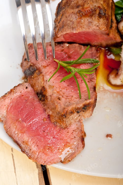 Preview: beef filet mignon grilled with vegetables
