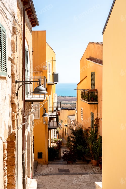 Preview: picturesque streets and alleyways of the city of agrigento, sicily, italy