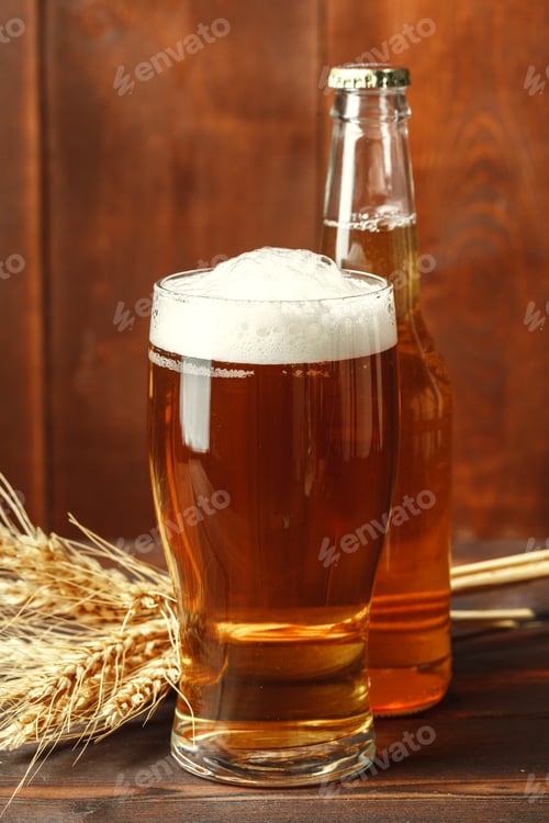 Preview: Glass beer on wood background