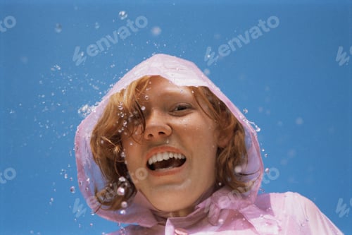 Preview: Girl wearing hood