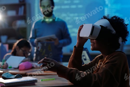 Preview: Experiencing Virtual Reality Technology in Classroom Learning