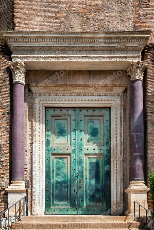 Preview: Vintage door with beautiful design in Rome