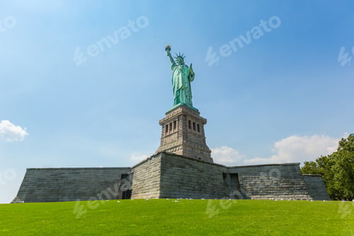 Preview: Statue of Liberty on a Sunny Day