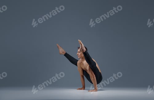 Preview: Male yoga does twine split on hands