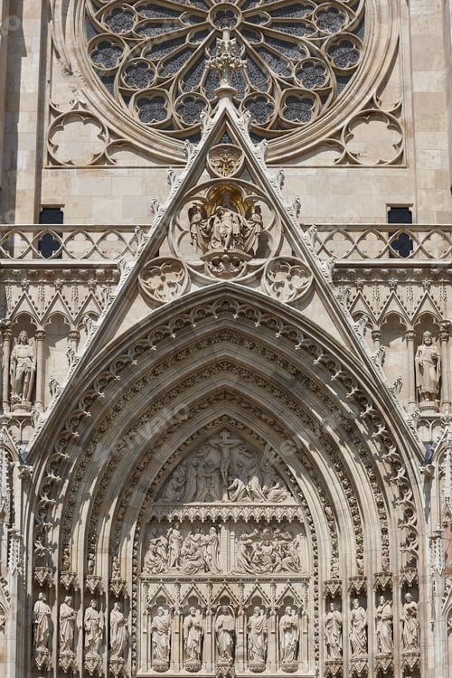 Preview: Votivkirche neogothic style cathedral front facade. Central Vienna. Austria
