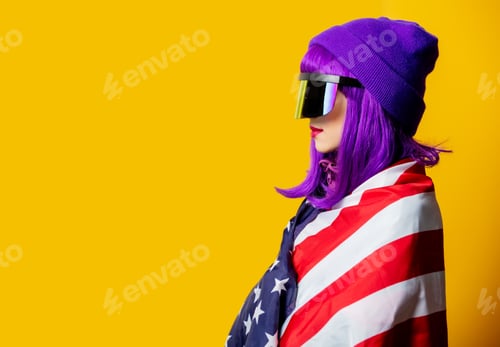 Preview: Style woman in VR glasses and 80s tracksuit with USA flag on yellow background