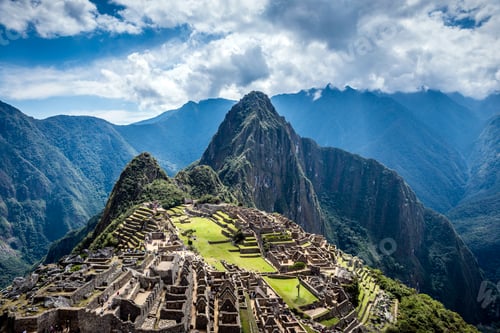 Preview: Aerial view of Macchu Picchu ruins in remote landscape, Cusco, Peru