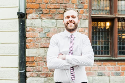 Preview: Portrait of confident businessman standing arms crossed in city
