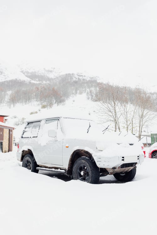 Preview: White 4x4 off-road car
