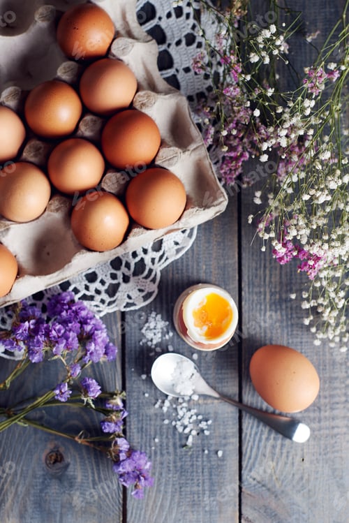 Preview: Boiled egg in eggcup with a flower design