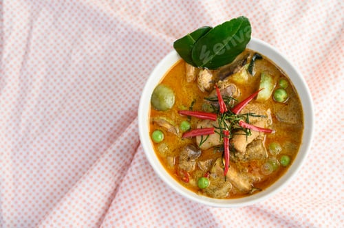 Preview: Spicy chicken stir-fried with thai eggplant.