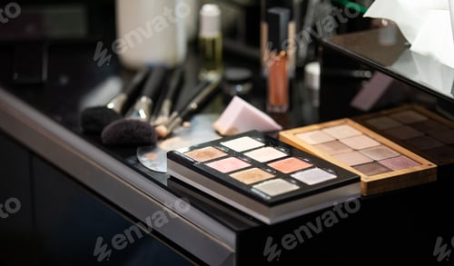 Preview: Cosmetics accessories on desk in beauty salon