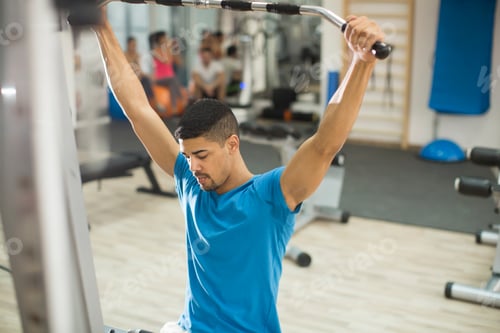 Preview: Young man training in the gym