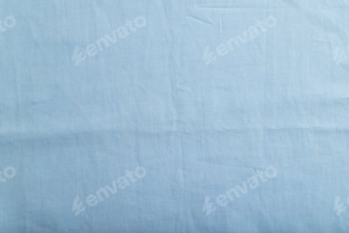 Vorschau: Fragment von glattem blauem Baumwollgewebe. Ansicht von oben, natürlicher textiler Hintergrund.
