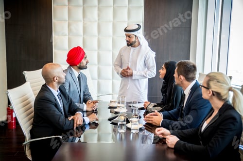 Preview: Business team in Dubai
