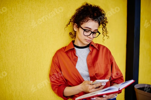 Preview: Wistful woman with notebook and smartphone