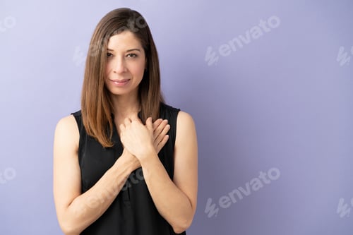 Preview: Woman showing empahty in a studio