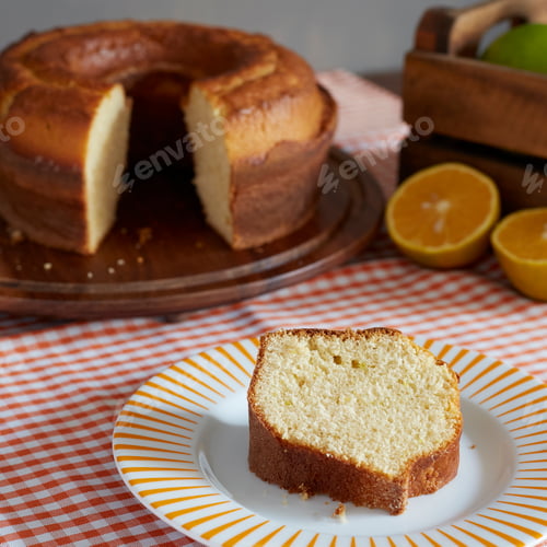 Preview: Orange cake being served