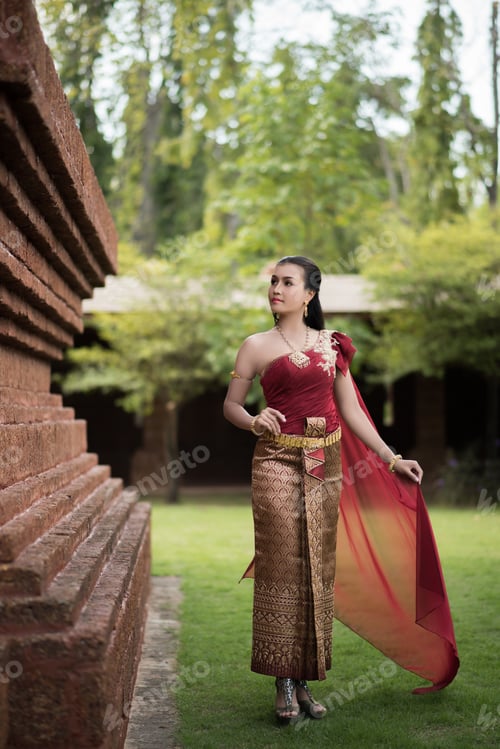 Preview: Beautiful Woman wearing typical Thai dress
