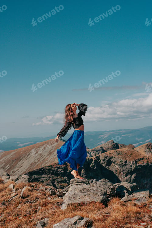 Preview: Outdoor photo of a beautiful woman