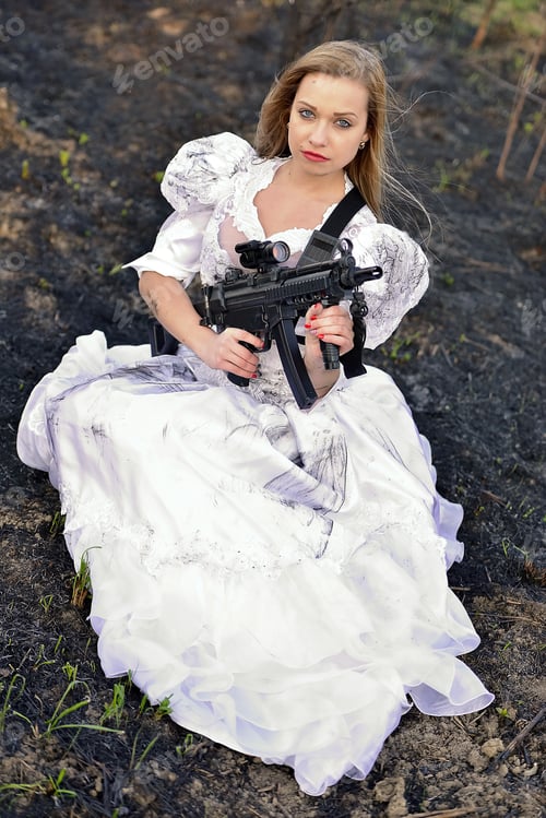 Preview: Woman With Gun