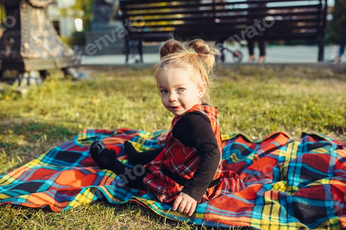 Preview: Smiling girl on the meadow