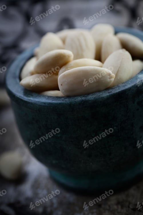 Preview: Almonds