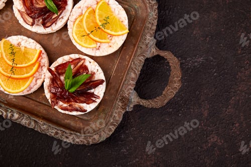 Preview: Snack with rice crispbread and fresh fruits