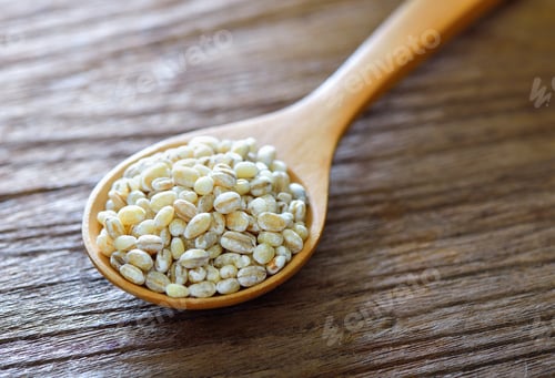 Preview: pearl barley in swood spoon