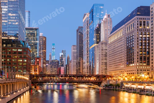 Preview: Scenic view of downtown Chicago during sunset