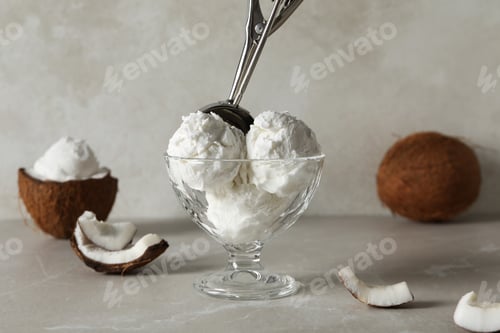 Preview: Summer dessert - ice cream, ice cream with coconut