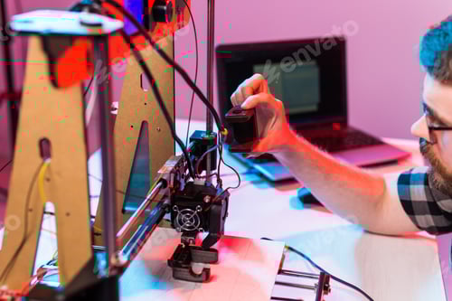 Preview: Man student makes the item on the 3D printer