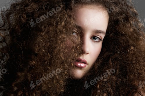 Preview: Curly hair beauty fashion model