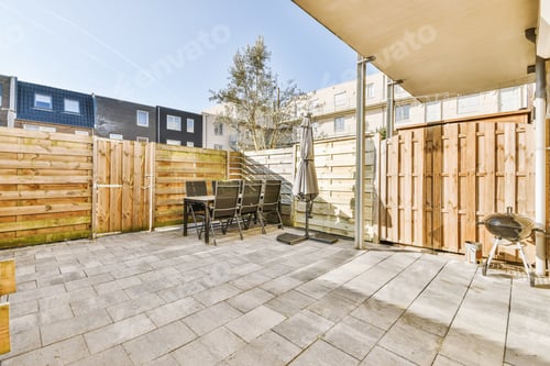 Preview: Neat patio with sitting area