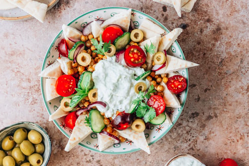 Preview: Mediterranean bowl with fried chickpeas