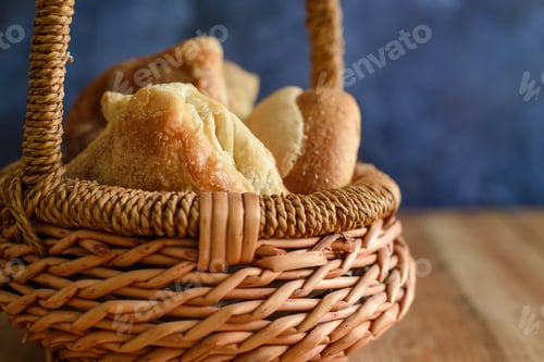 Preview: Wicker basket with sweet breads