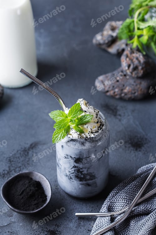 Preview: Black iced activated charcoal latte, detox drink