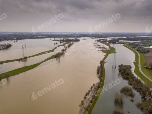 Preview: Flooded river landscape in winter
