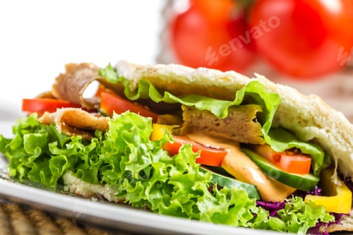 Preview: Closeup of tasty kebab with vegetables