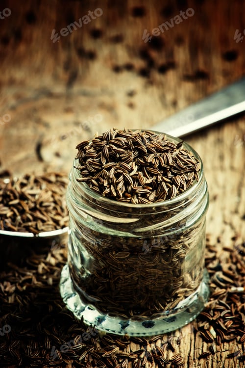 Preview: Caraway seeds in a glass jar and a silver spoon