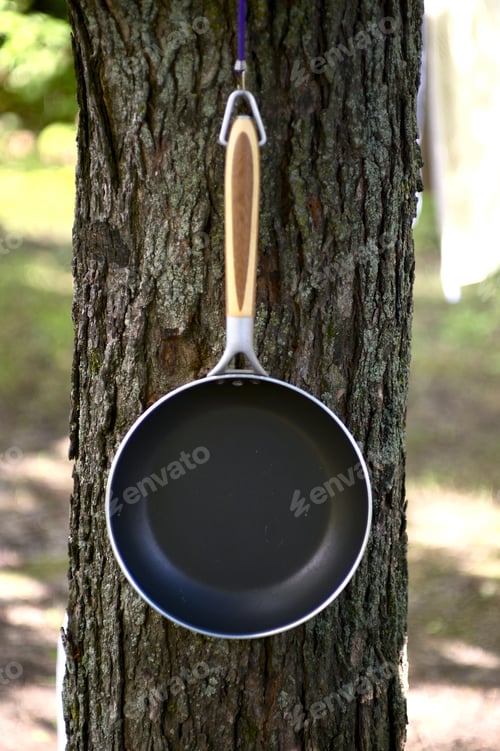 Preview: Frying Pan on Tree