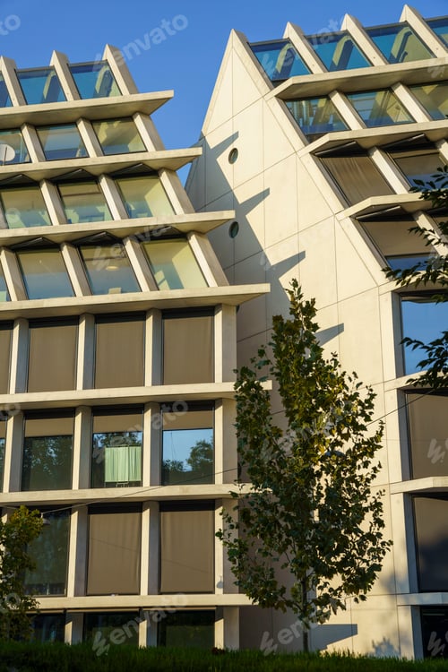 Preview: Milan: the Feltrinelli building along the Pasternak promenade