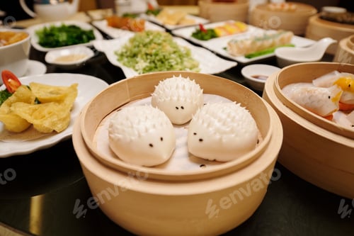 Preview: Food Serving On Wooden Plate In Restaurant