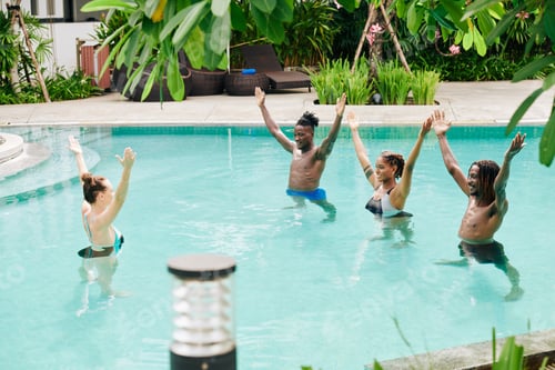 Preview: Fit people exercising in swimming pool