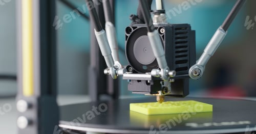 Preview: 3D Printing Machine printing a piece of plastic