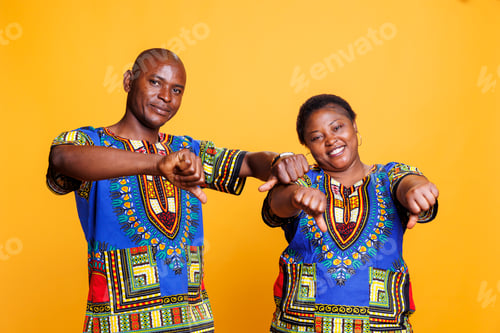 Preview: Couple showing thumbs down gesture
