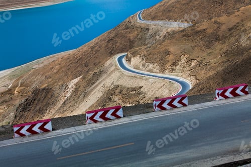 Preview: Winding road in Tibet, China
